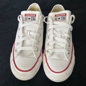 White low converse All Star sneakers